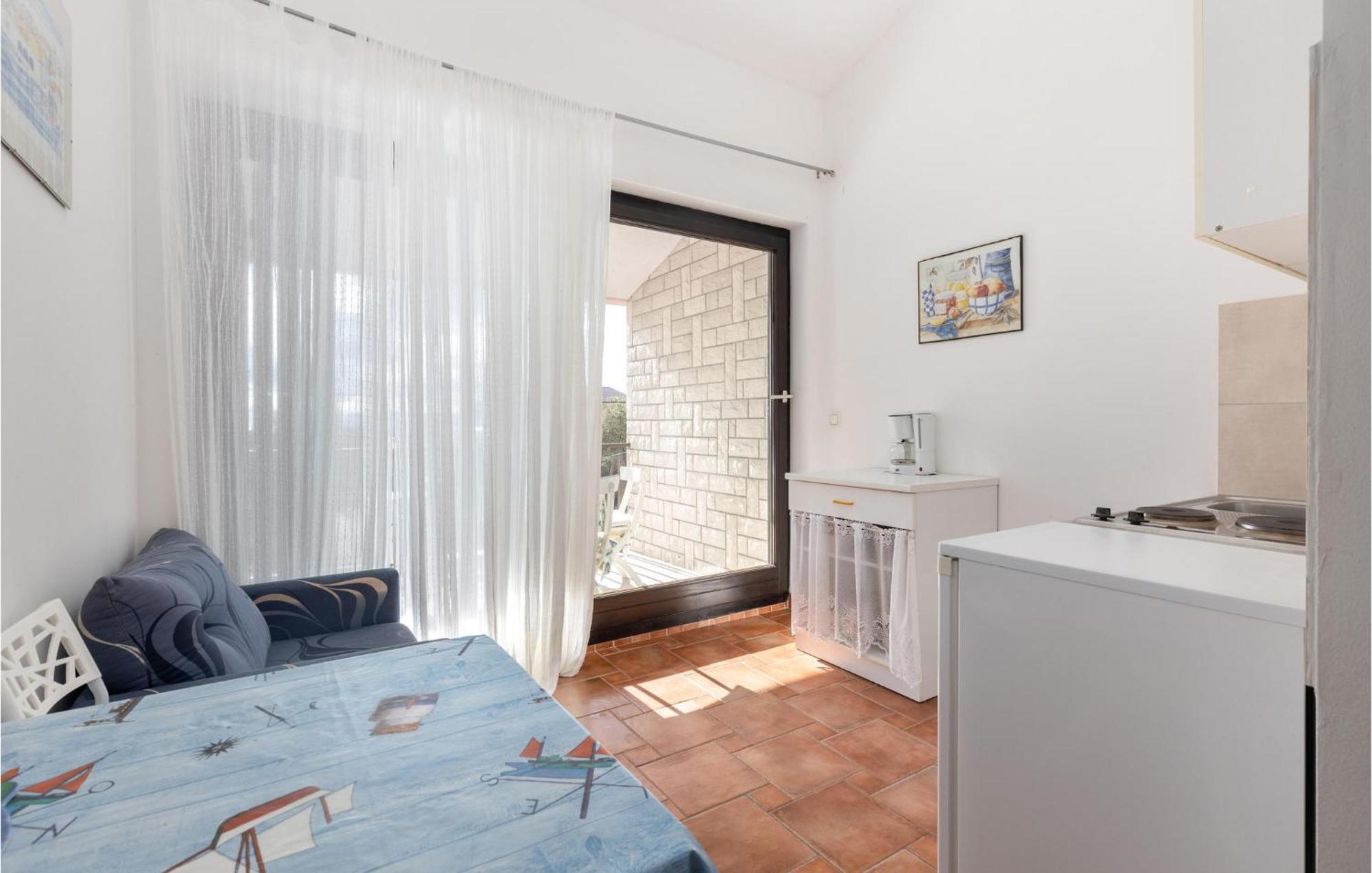 Nice Apartment In Jadranovo With Kitchen ภายนอก รูปภาพ