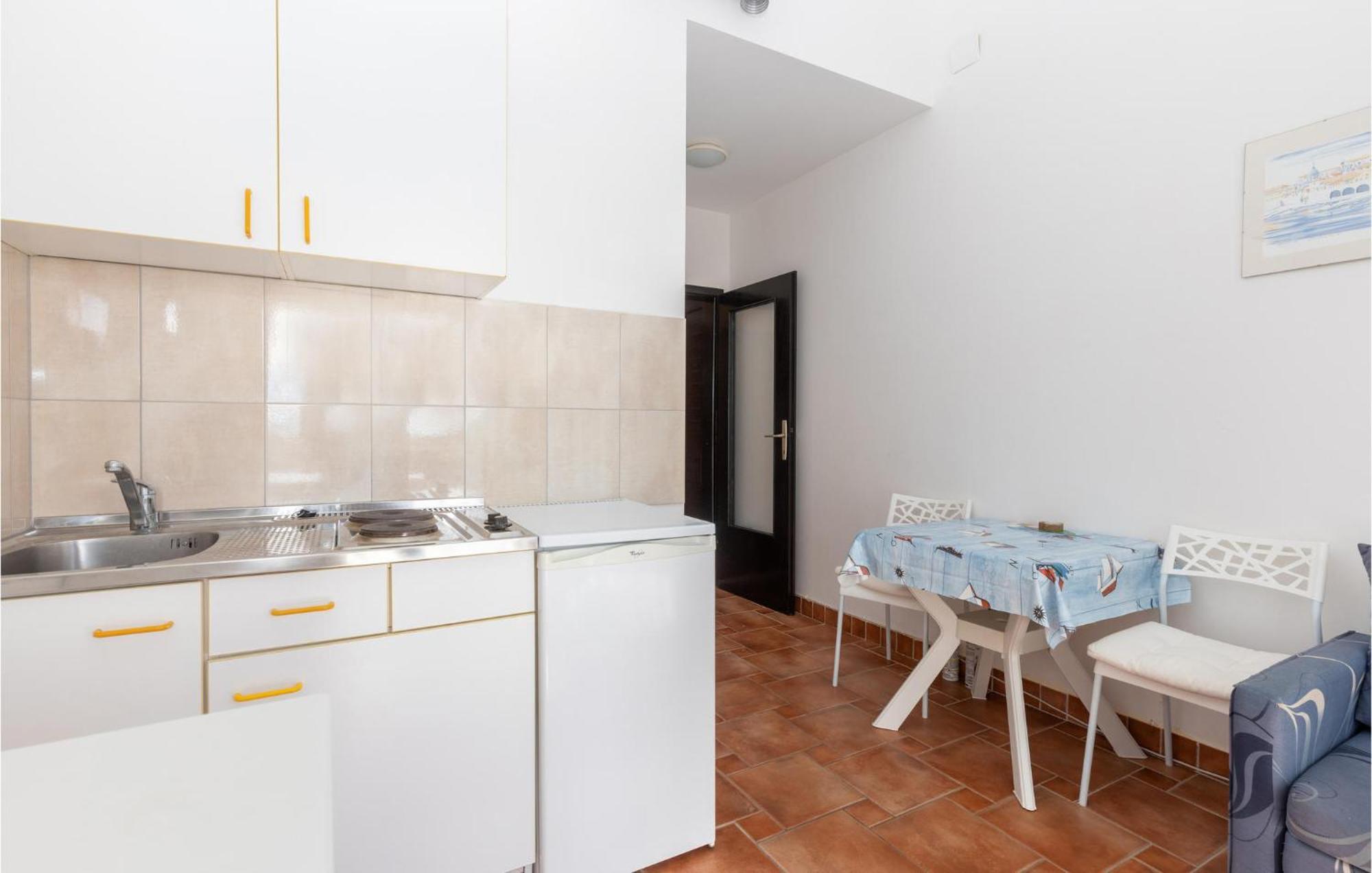 Nice Apartment In Jadranovo With Kitchen ภายนอก รูปภาพ